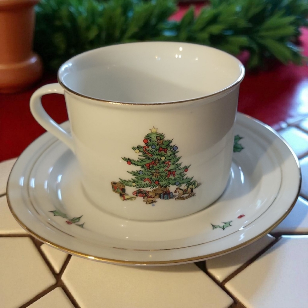 Vtg 1996 Holiday Hostess Trim Gold Band Tienshan Coffee Tea Flat Cup/Saucer